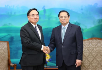 Vietnam gives highest priority to developing ties with Laos: PM